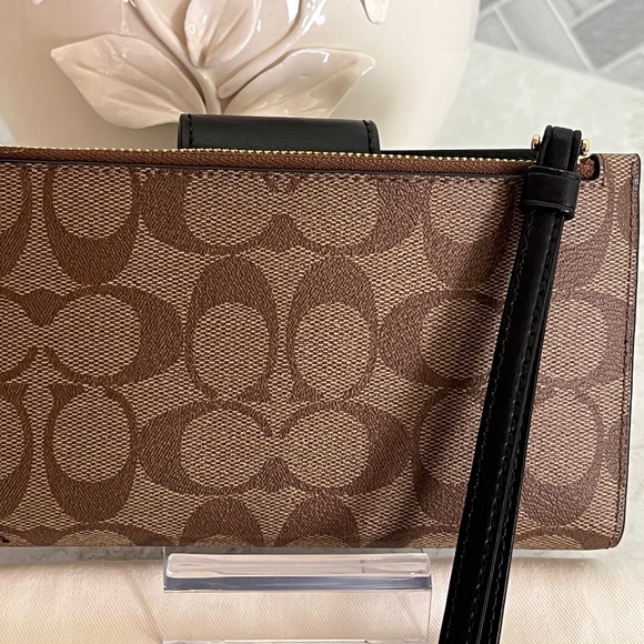 Coach Tech Wallet in Colorblock Signature Canvas - Picture 4 of 5